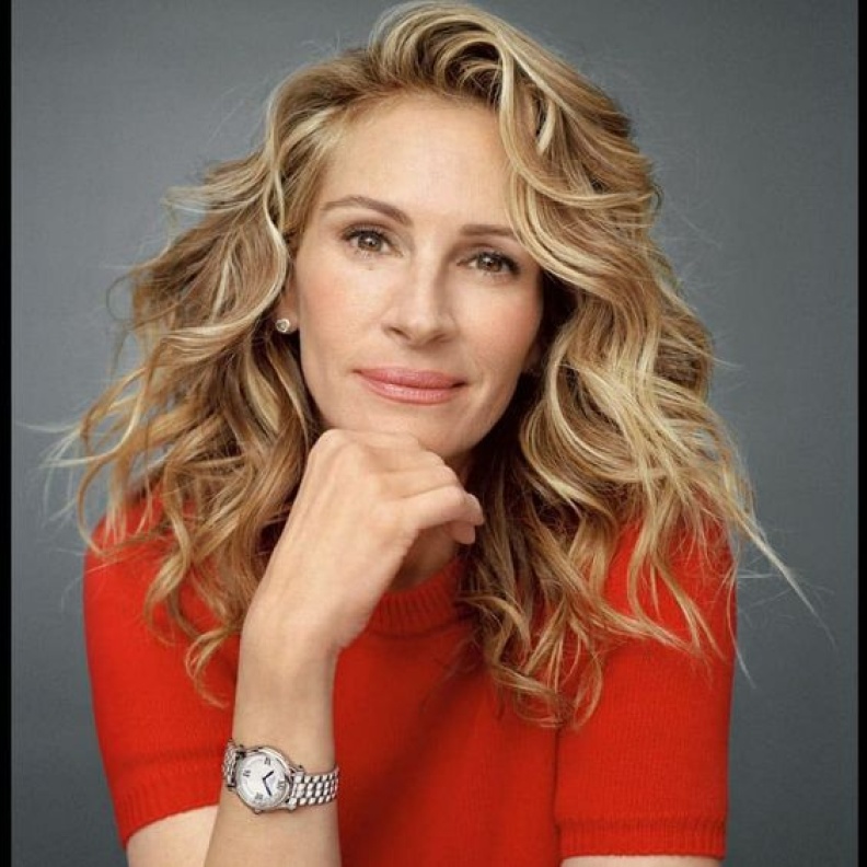 أجمل تصاميم المجوهرات التي تألّقت بها جوليا روبرتس