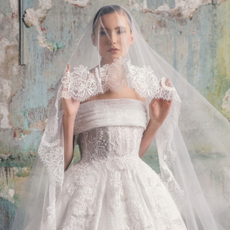 الطرحة المطرزة في فساتين زفاف طوني ورد