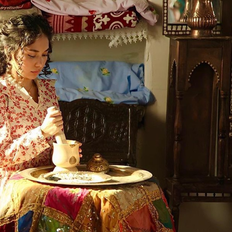 الممثلة حنين تركستاني المؤدية لدور بركة في حوار حصري مع مجلة هي حول مسلسل سفر برلك