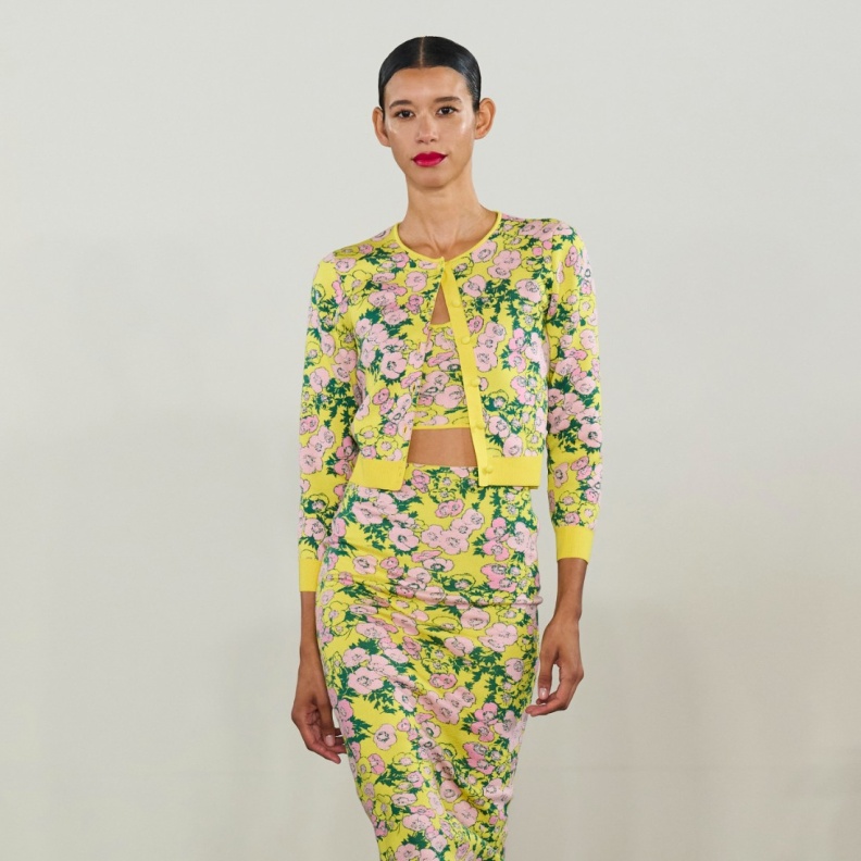 7 منصات سطع فيها اللون الأصفر لموسم ربيع وصيف 2023