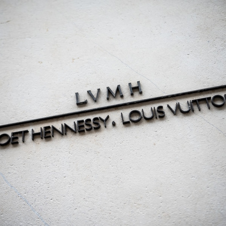 LVMH... أول شركة أوروبية تتجاوز قيمتها 500 مليار دولار
