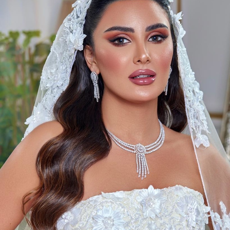 تسريحة عروس من مصففه الشعر منال العبود