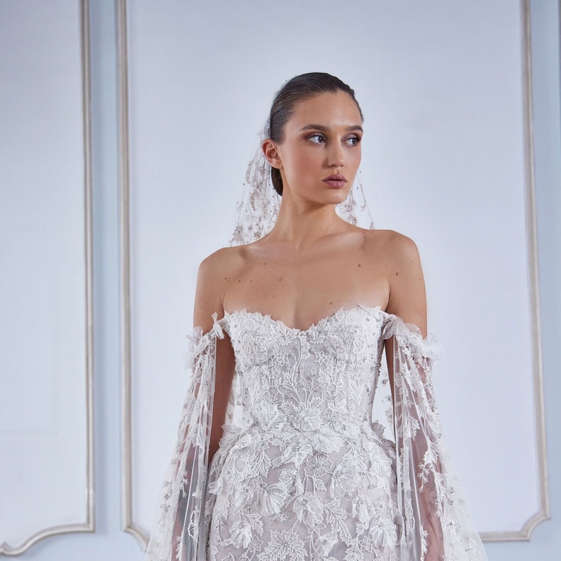 تطريزات الشيفون على أكمام فستان زفافج ورج حبيقة