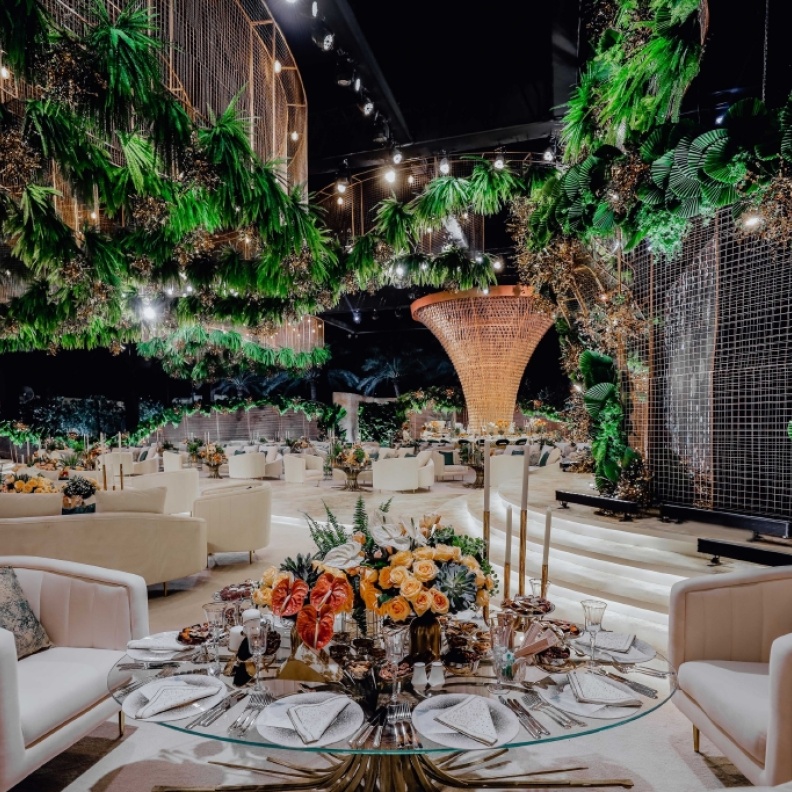 زهور بالورد البرتقالي لحفلات الزفاف