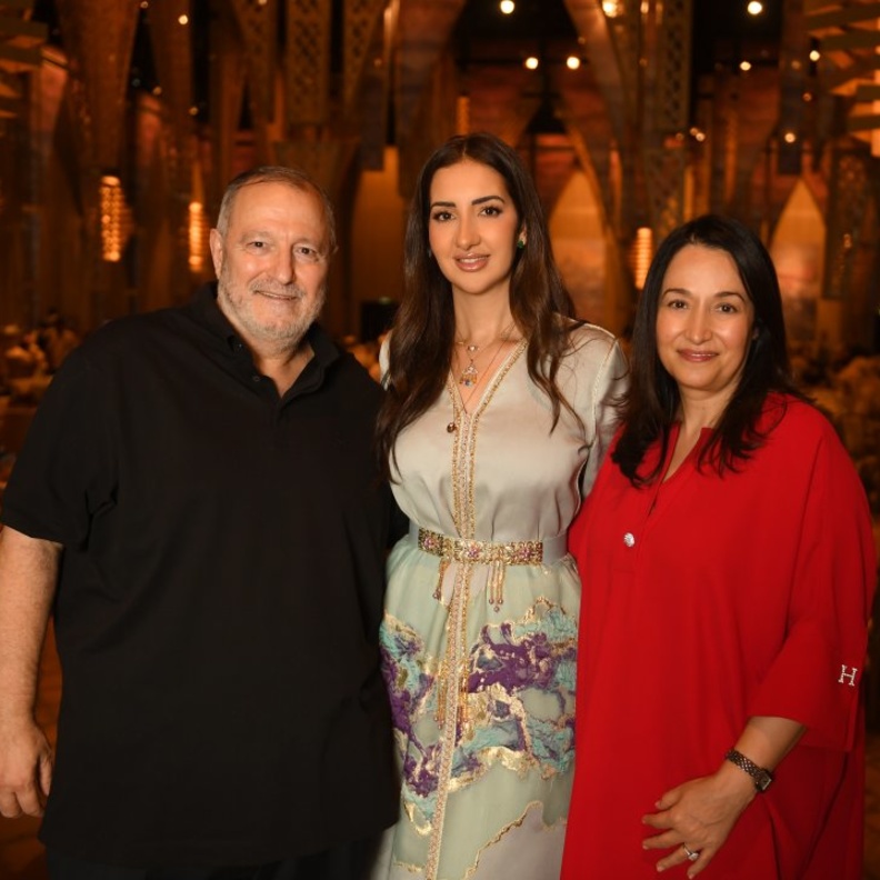 سلمى تتوسط مي بدر وعدنان الكاتب