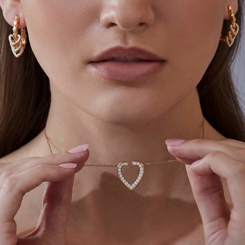 طقم مرصع بالألماس من مجموعة Aloria لغرارد Garrard