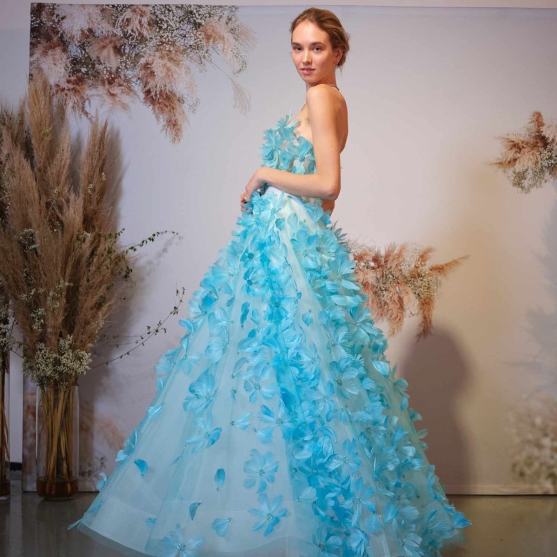 فساتين زفاف باللون الازرق من أسبوع الموضة العرائسي في نيويورك@badgleymischka