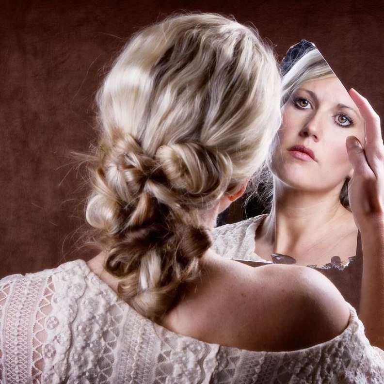 علامات مهمة تشير إلى حاجتك إلى حب الذات وتقيم نفسك