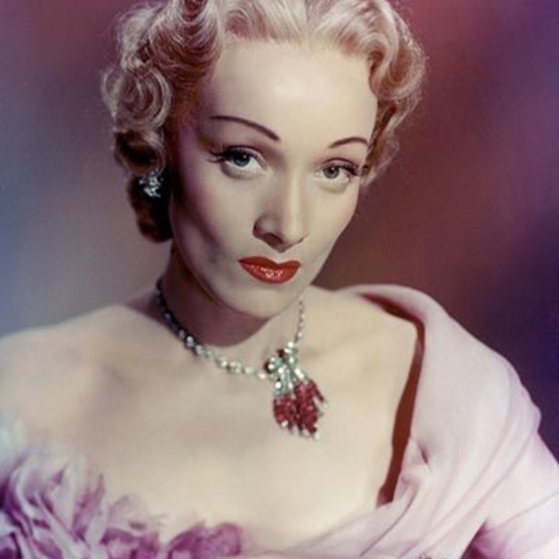 جولة على أجمل مجوهرات مارلين ديتريش