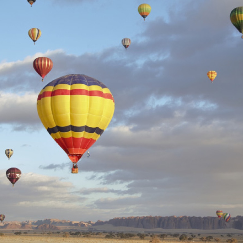 مهرجان سماء العلا.. 6 تجارب ساحرة لعشاق المغامرة في أحضان العلا
