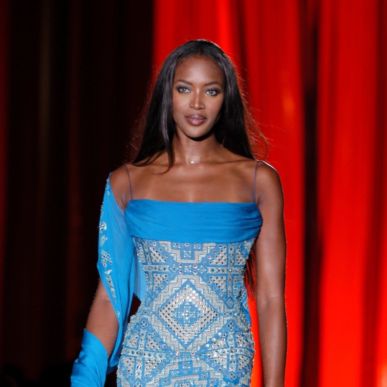 نعومي كامبل في عرض إيلي صعب