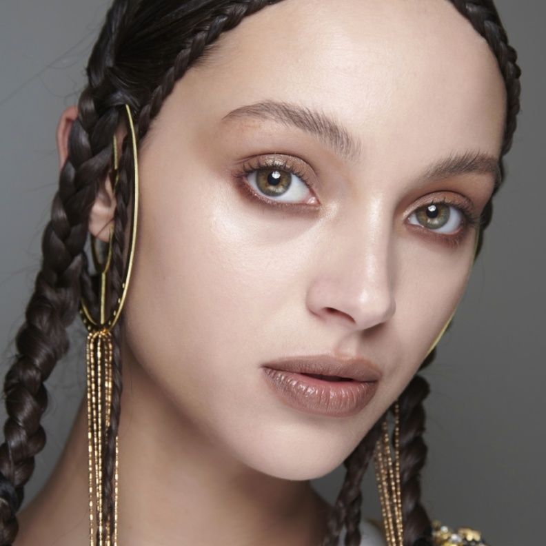 حيل لتوسيع العيون لجعل عينيك تبدو أكبر خلال رمضان