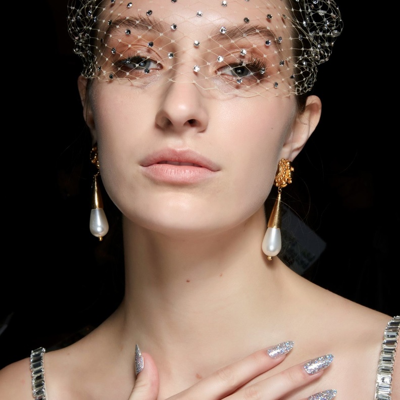 كيف تتم عملية شد الرقبة تجميلياً في رمضان 2023