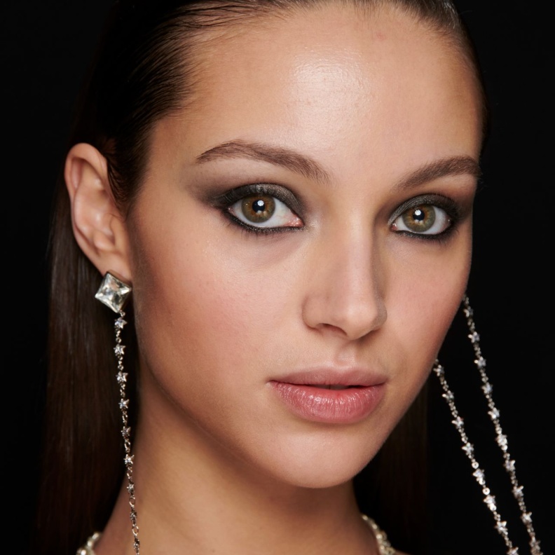 1 رئيسية صيحة الظلال السوداء بأسلوب السموكي بأسلوب Georges Hobeika