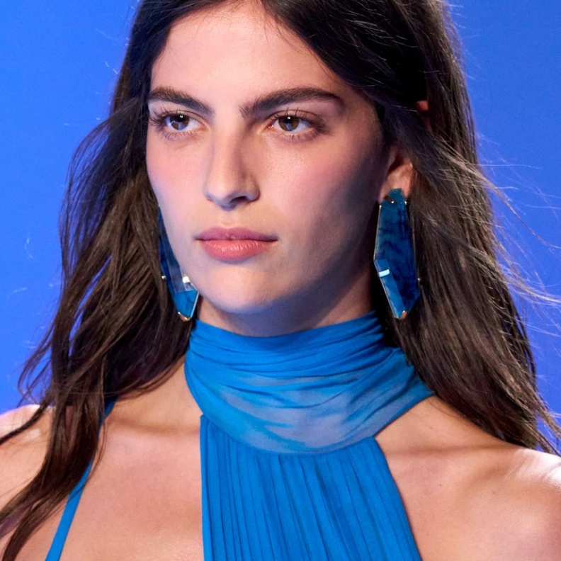 عطور فاخرة لعيد الفطر تنقل المرأة لعالم الخيال ..إليك خواصها من تجربتنا