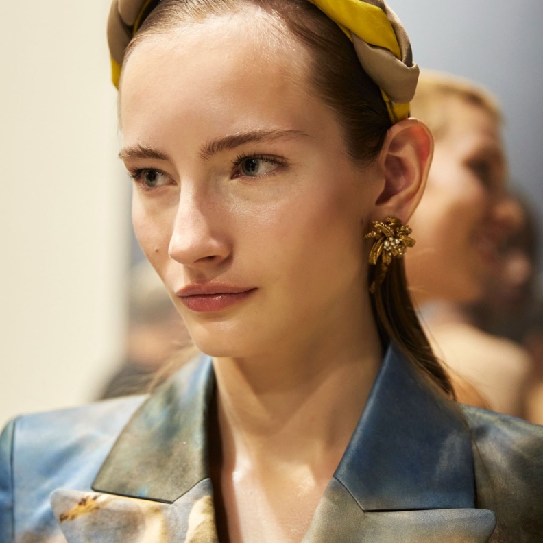  كل ما تحتاجه المراة العربية من عطور