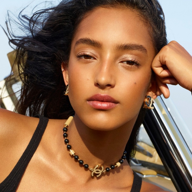  مكياج مشرق لهذا الصيف من شانيل - Copy