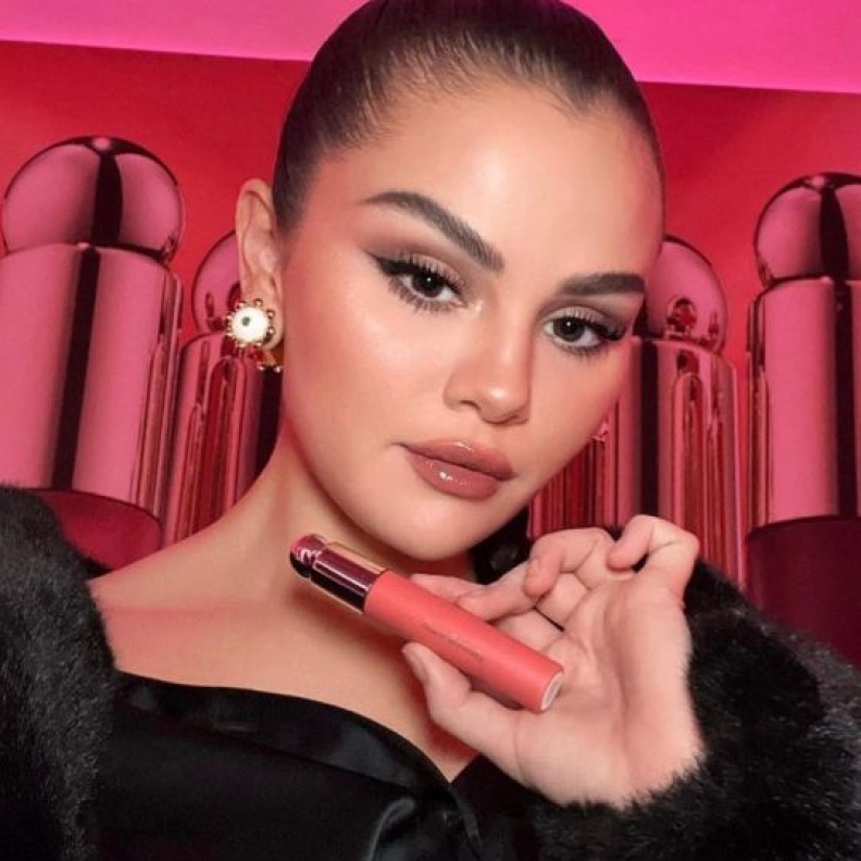 إطلالة رمضانية مثالية للمرأة الثلاثينية مع سيلينا غوميز