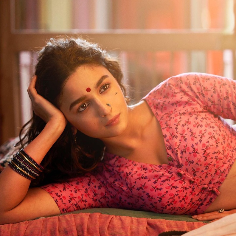 تتوج مسيرتها الناجحة بجائزة جديدة..كيف غيرت عليا بهات صورة البطلة في السينما الهندية؟ 