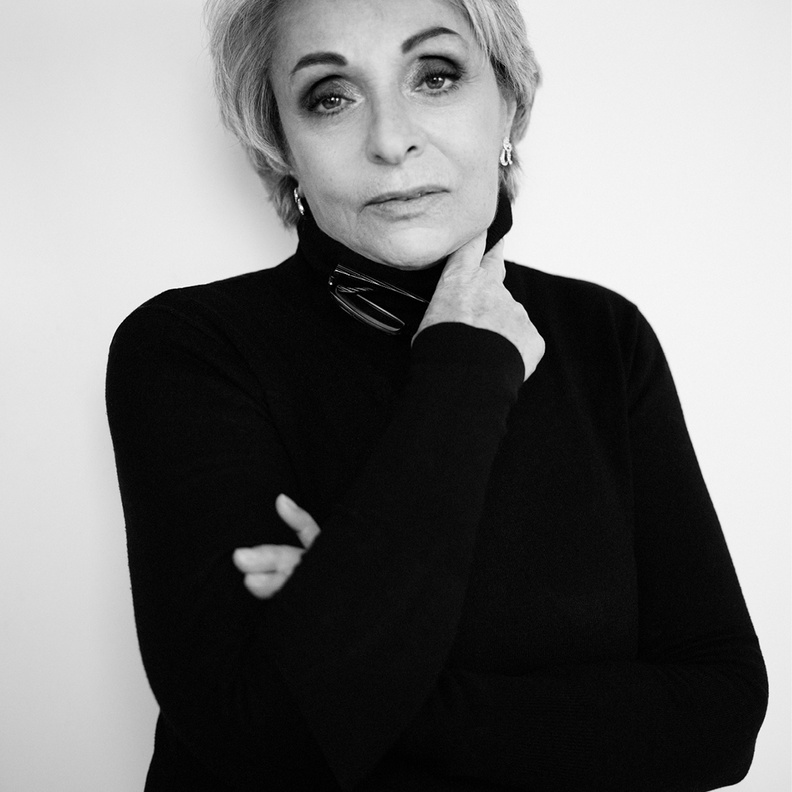 امرأة بعدسة امرأة