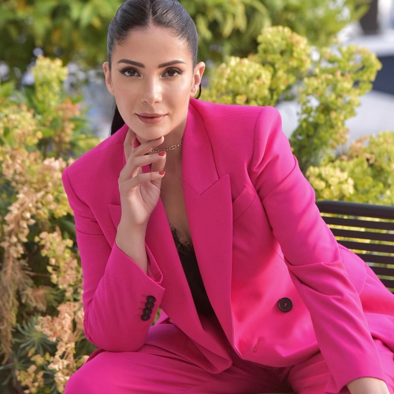 استلهمي إطلالة مجوهرات ملائمة للعيد من وحي تنسيقات النجمات