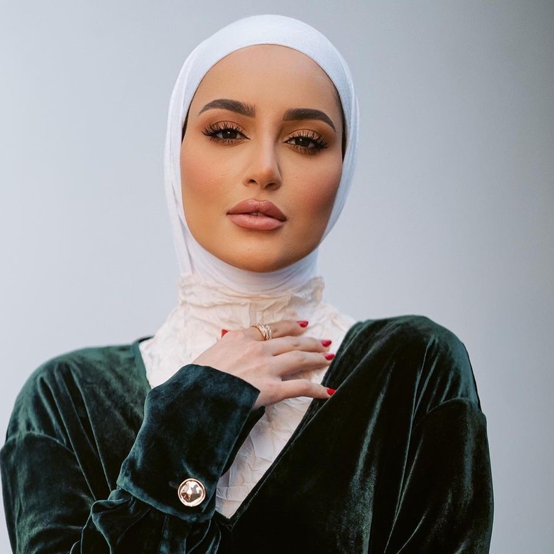 مكياج ناعم مثالي للمحجبات على خطى دلال الدوب في رمضان 2023 