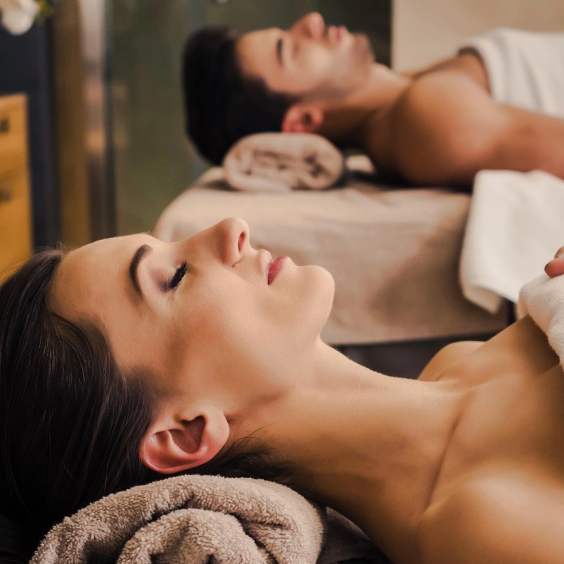 علاج تحديد ثنايا الجسم Emsculpt NEO