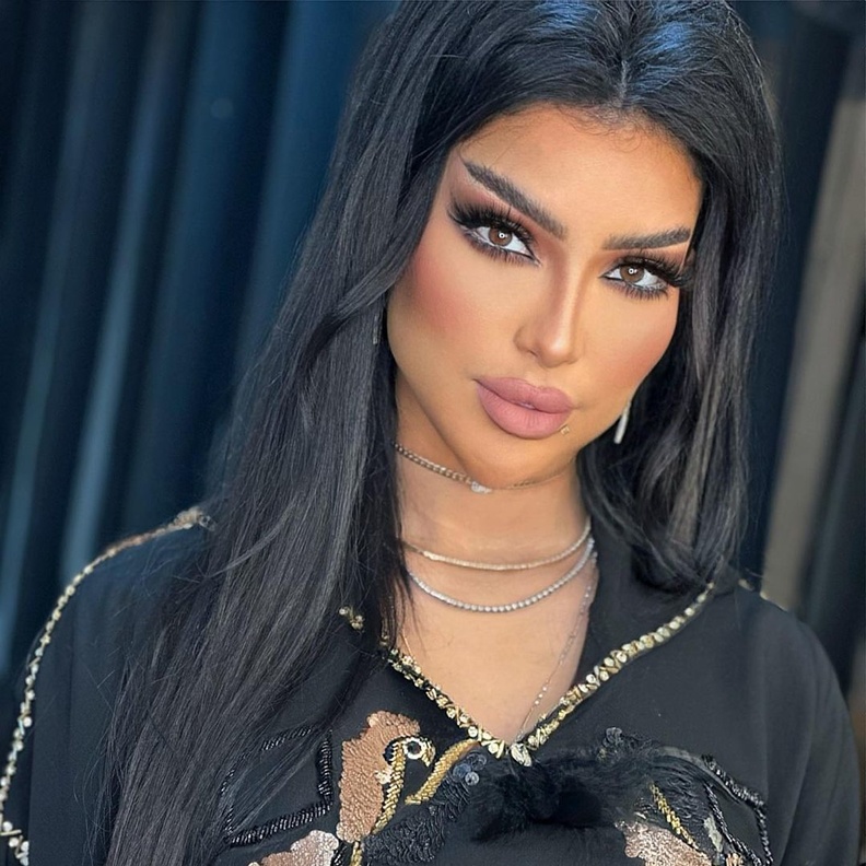 دنيا بطمة تخضغ لتقنيات تجميلية جديدة 