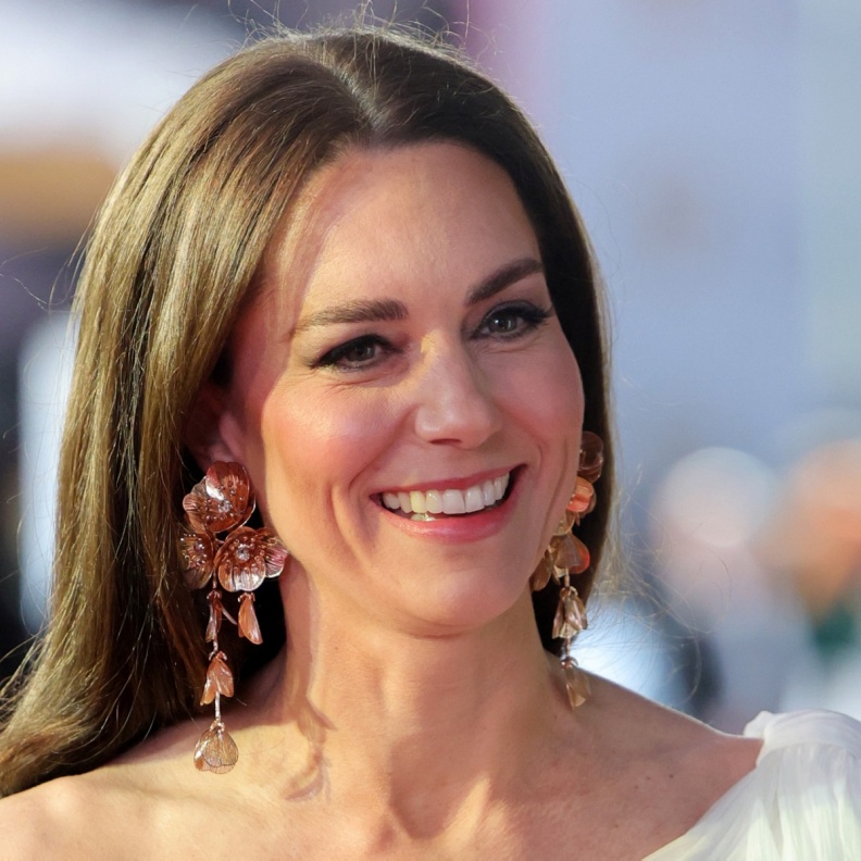 هل ستختار كيت ميدلتون الأقراط المتدلية أم الناعمة؟