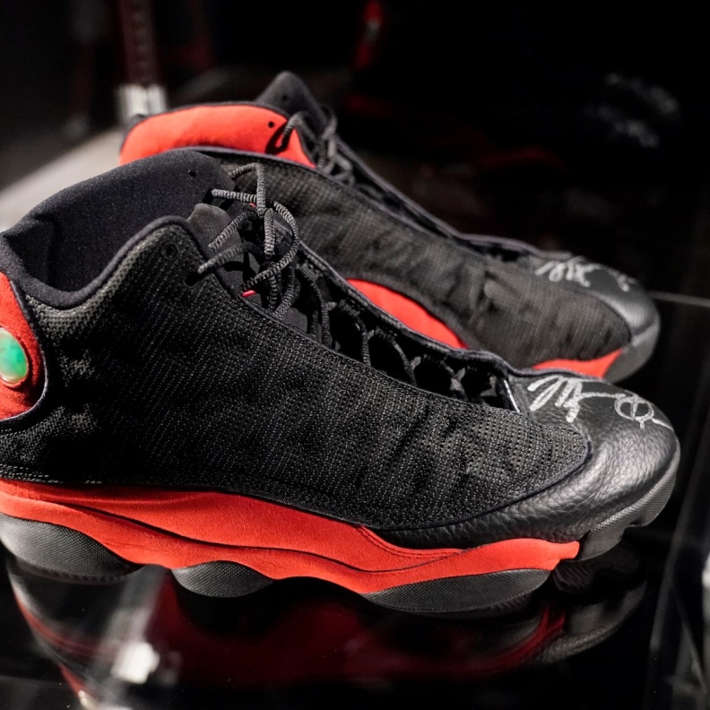 حذاء مايكل جوردان يحطّم الرقم القياسي لمزاد الأحذية بـ2.2 مليون دولار