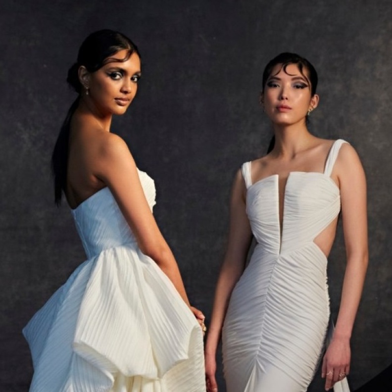 مجموعة فساتين زفاف theia  من أسبوع الموضة العرائسي في نيويورك 2024