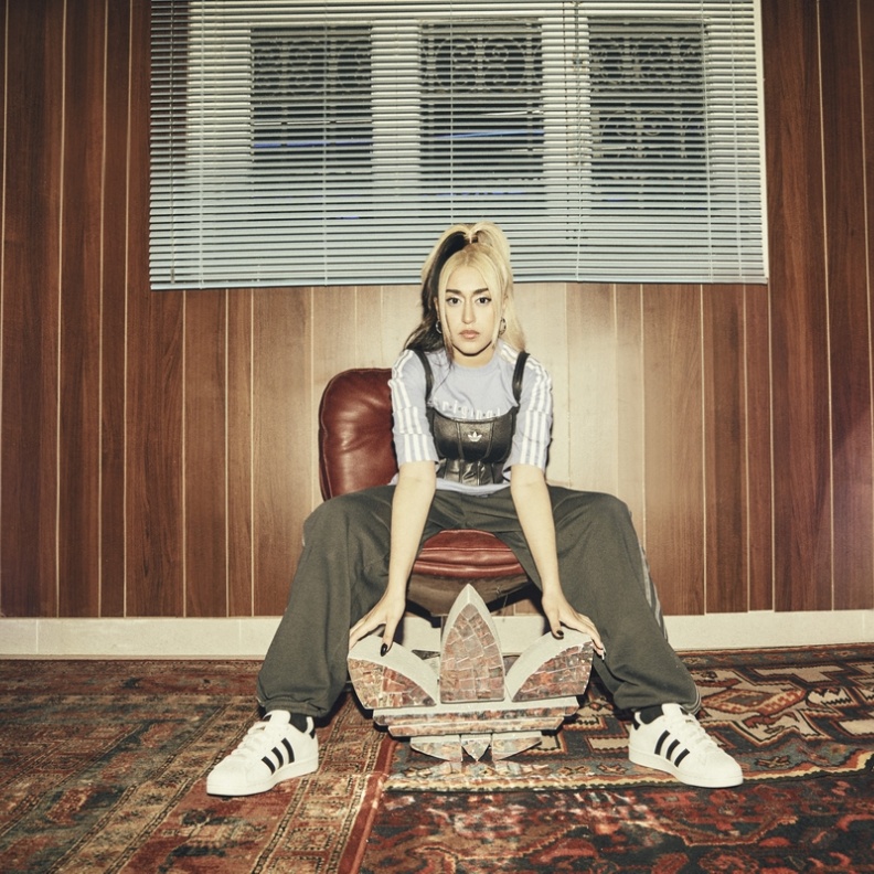 الفنانة ألماس بطلة حملة adidas Club Originals الجديدة