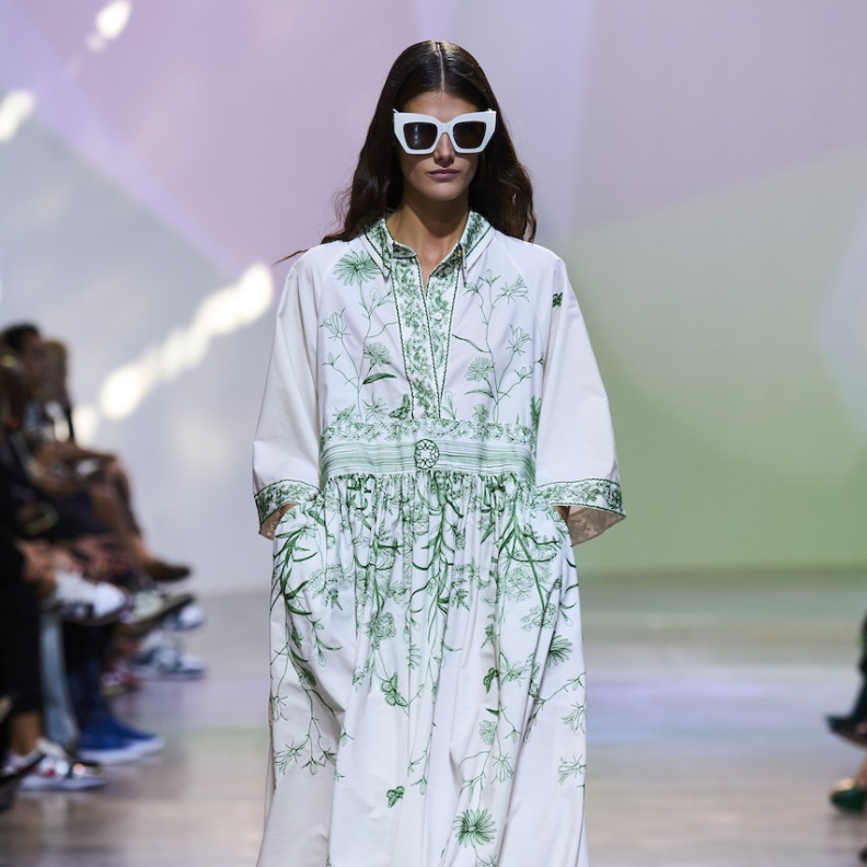 الفستان الماكسي يعود في صيف 2023.. اعتمديه لمختلف المناسبات بطرق ملفتة