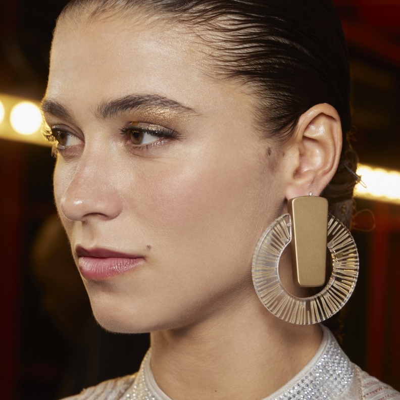 طرق مبتكرة لاستخدام مستحضرات العناية بالبشرة للحفاظ على شباب الوجه في الأربعين