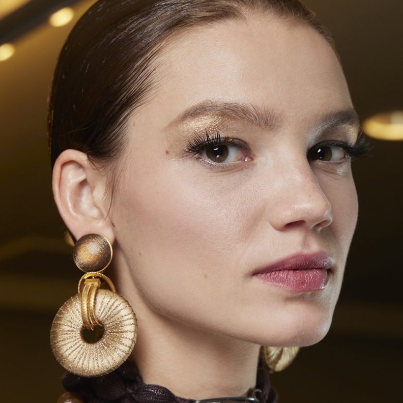 مستحضرات العناية بالبشرة التي تحتاج كل امرأة تطبيقها بعد إزالة مكياج العيد