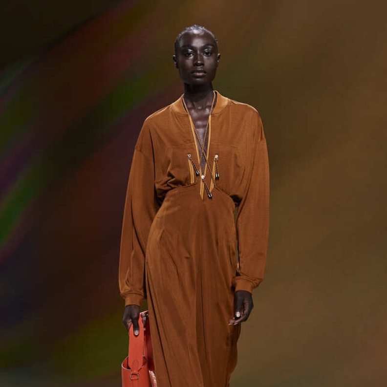 بين إطلالة كاجوال وإطلالة شيك.. أي منها ستختارين في أولى أيام العيد؟! 