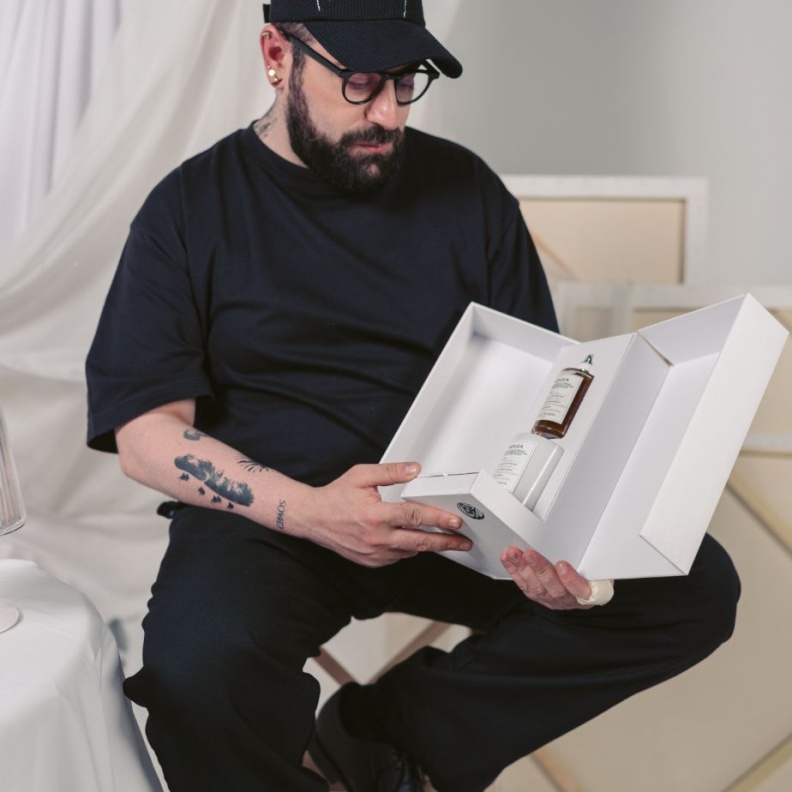  علبة هديّة مبتكرة من Maison Margiela Fragrances بتوقيع الفنّان اللبناني علي شعبان