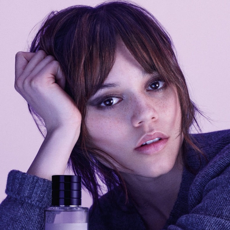 مشاهير العالم يجتمعون على عبق عطر Gris Dior ويستمدون وحيهم منه