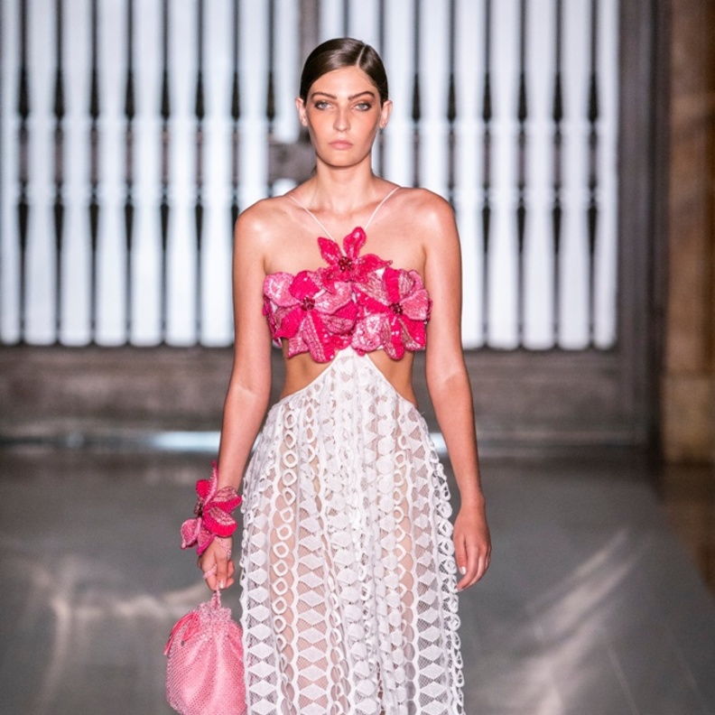 فستان طويل باللونين الوردي والأبيض من Patbo