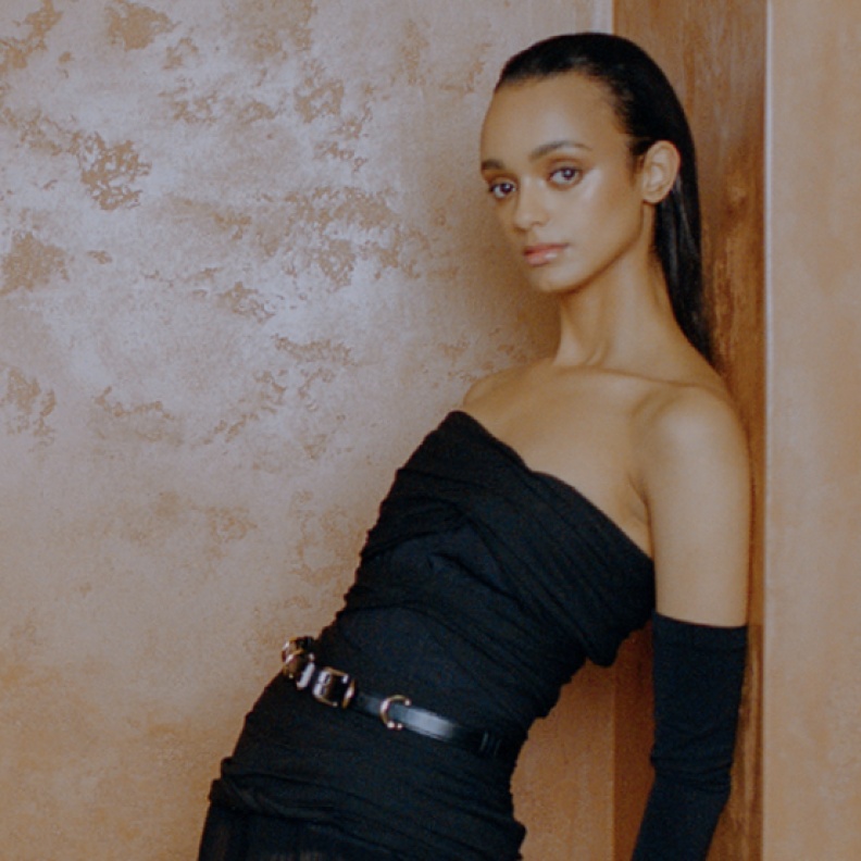 إطلالات جريئة ولافتة من مجموعة GIVENCHY لربيع وصيف 2023