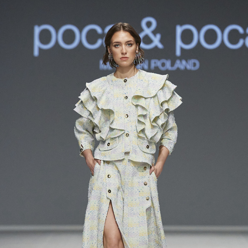 موضة الفساتين الطويلة مع الشق الجانبي تجعلك أكثر تميزاً