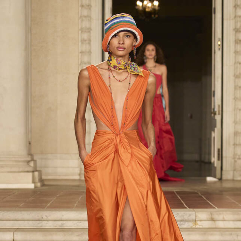 إطلالة نارية من Ralph LAuren