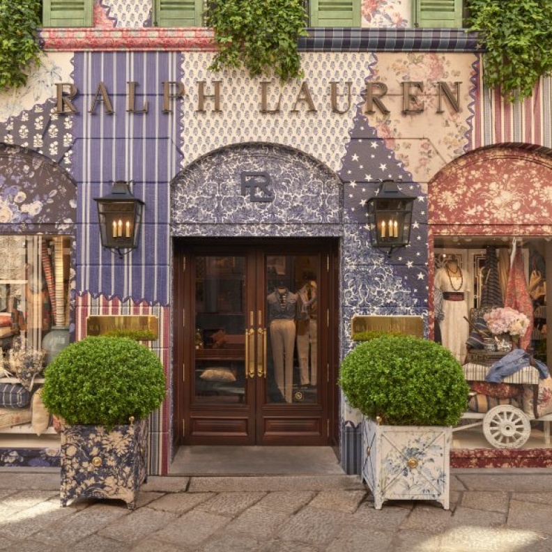 احتفال رالف لورين بديلا سبيجا بعرض أسبوع تصميم ميلانو