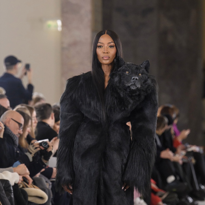 الفخامة والفن في أسبوع الأزياء الراقية بباريس 