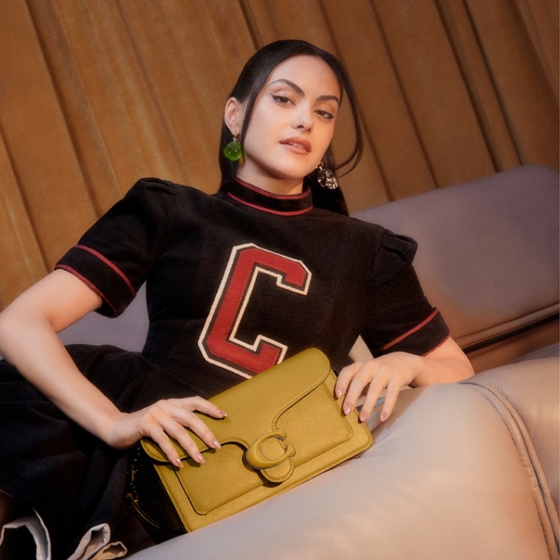 حملة كوتش "إن ماي تابي" تحتفي بقصص الشجاعة والتعبير عن الذات والتمييز