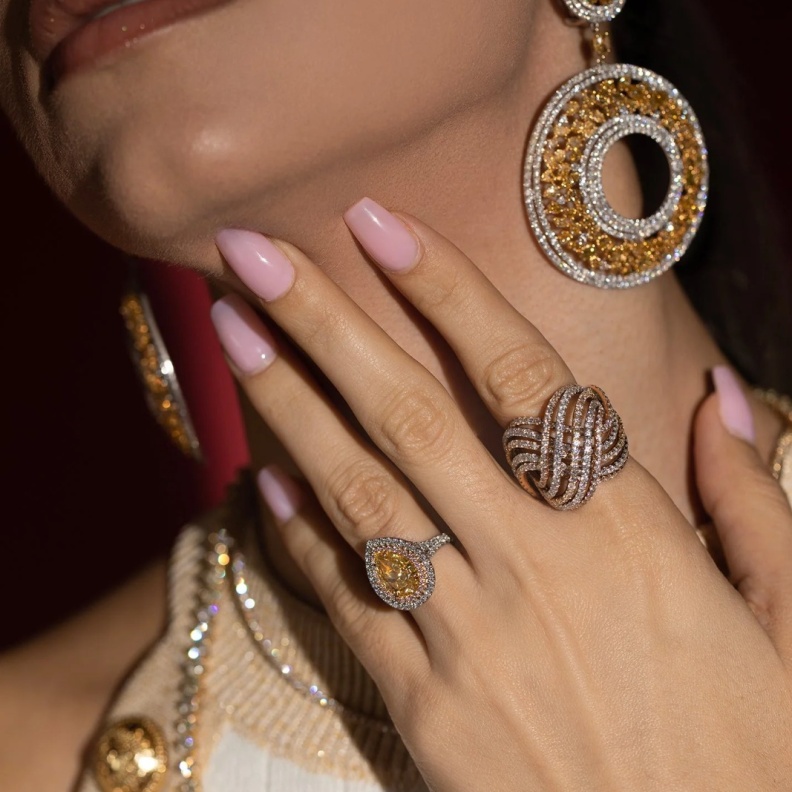 خاتم من مجوهرات diana m. jewels