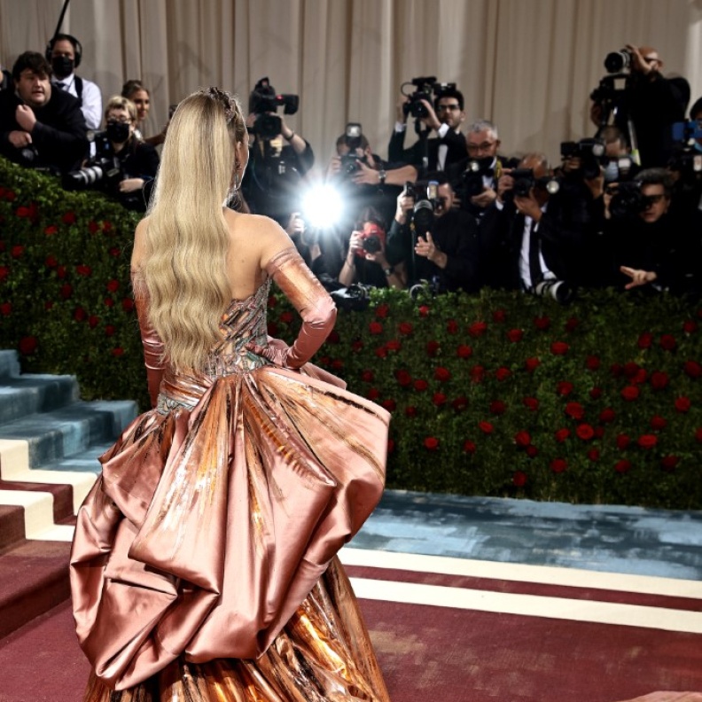 من قائمة ضيوف Met Gala السرية جدًا إلى موضوع عام 2023... كل ما يجب أن تعرفيه عن الاحتفال الأشهر في عالم الموضة
