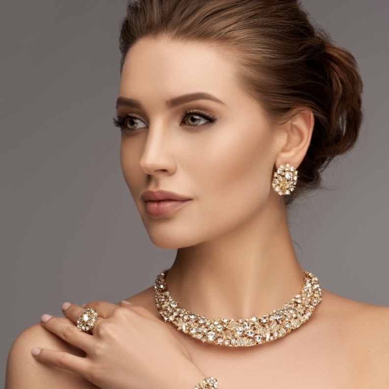 كيف تعيدين مجوهراتك جديدة مرة أخرى بعد ارتدائها يوم عيد الفطر