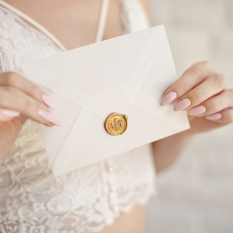 دليل كامل للعروس لإختيار بطاقة الدعوة إلى الزفاف من الألف إلى الياء!