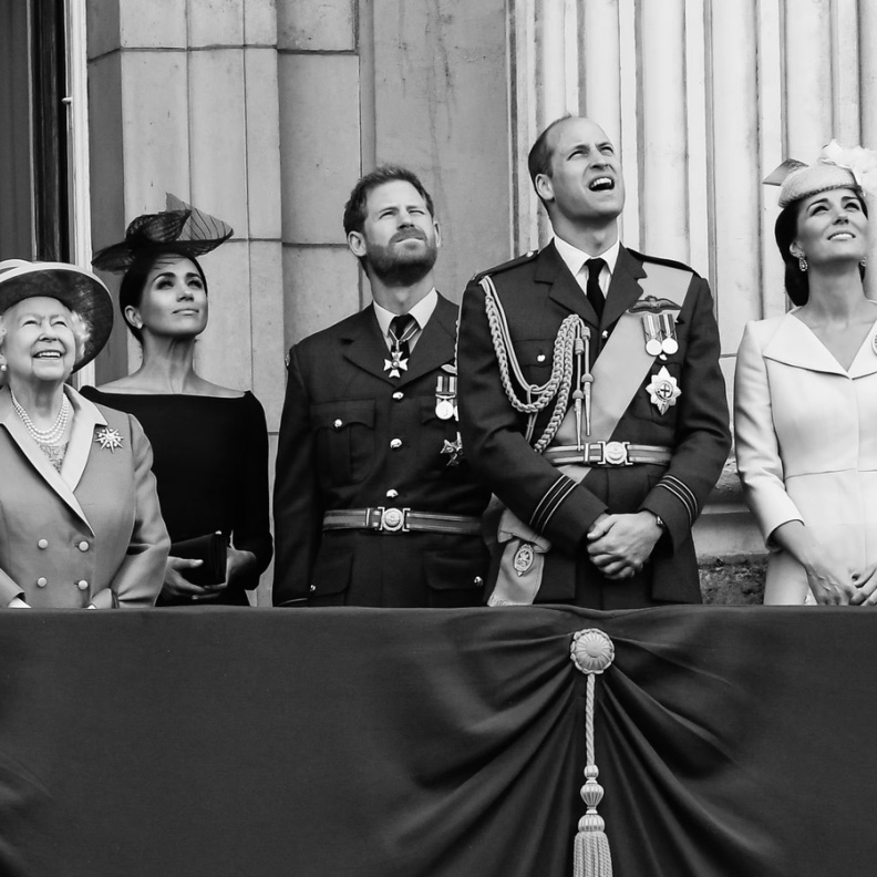 كتاب جديد يكشف تفاصيل صادمة عن حياة العائلة المالكة البريطانية